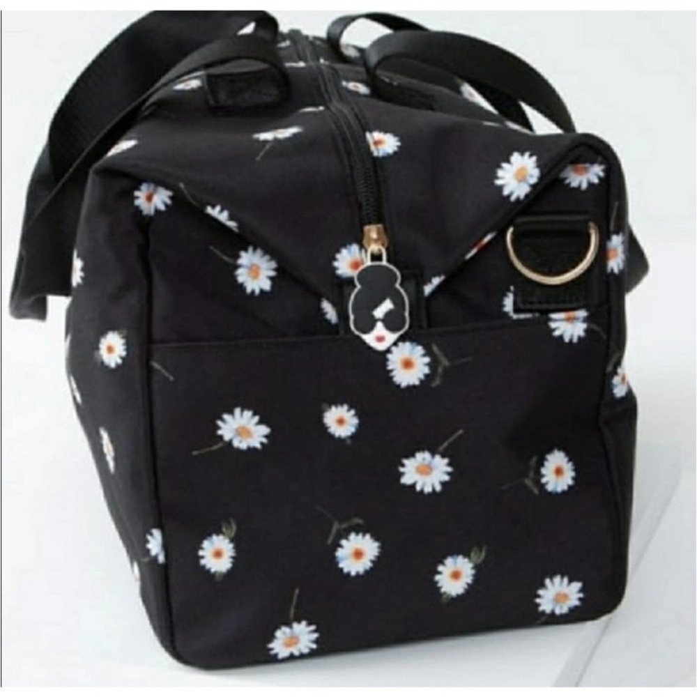 Alice + Olivia Daisy Floral Weekender Travel Duffel Pretty Black Bag NWT - Picture 14 of 16